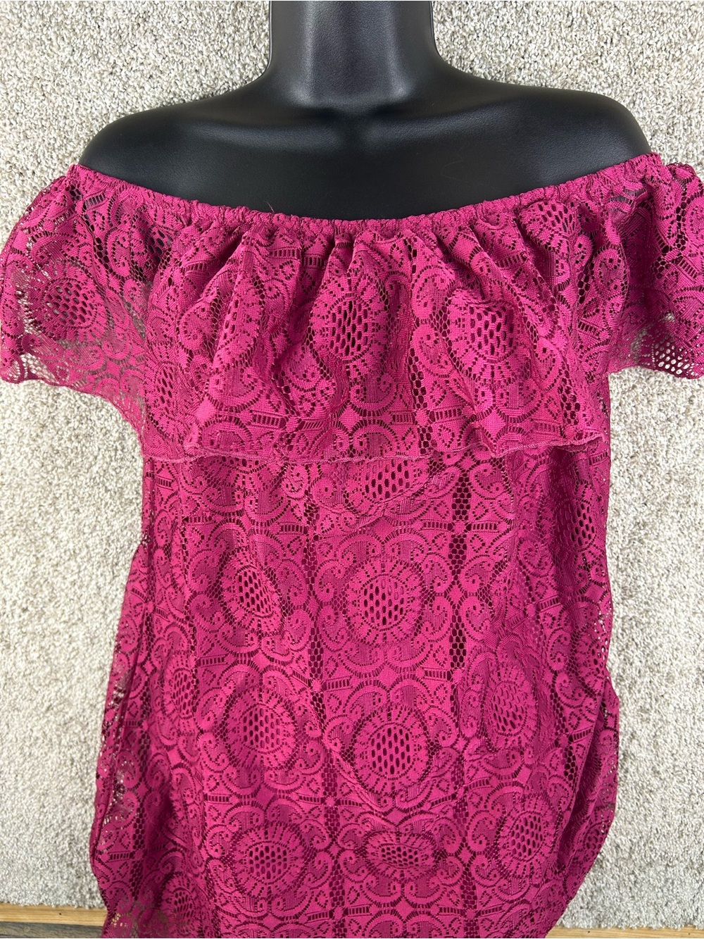 Off-Shoulder Lace Blouse in Fuchsia